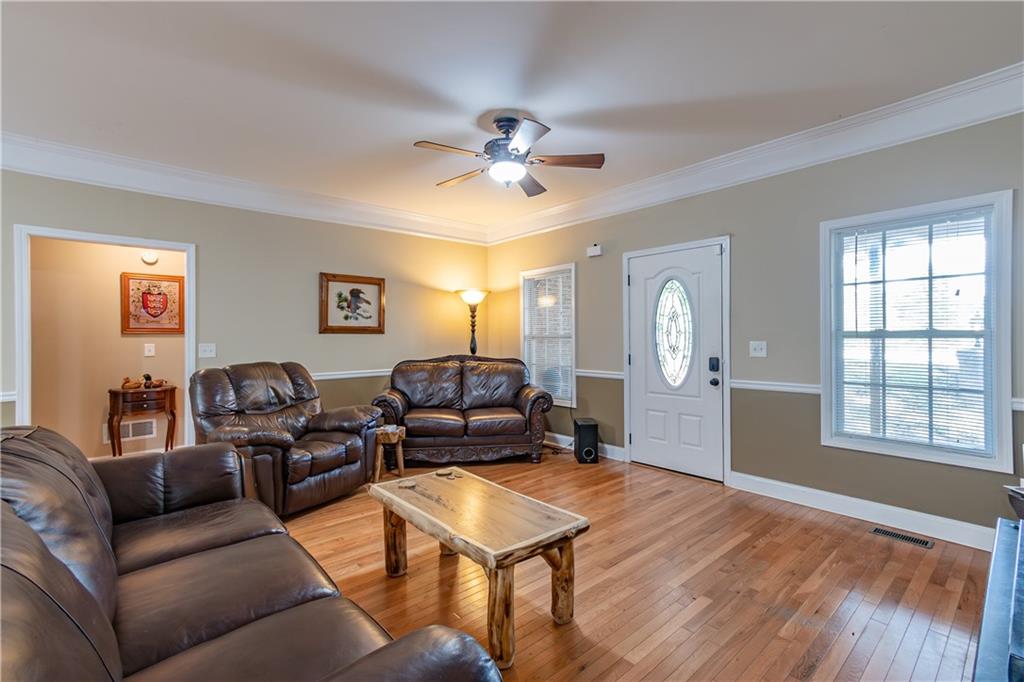 2208 Clarendon Court NE