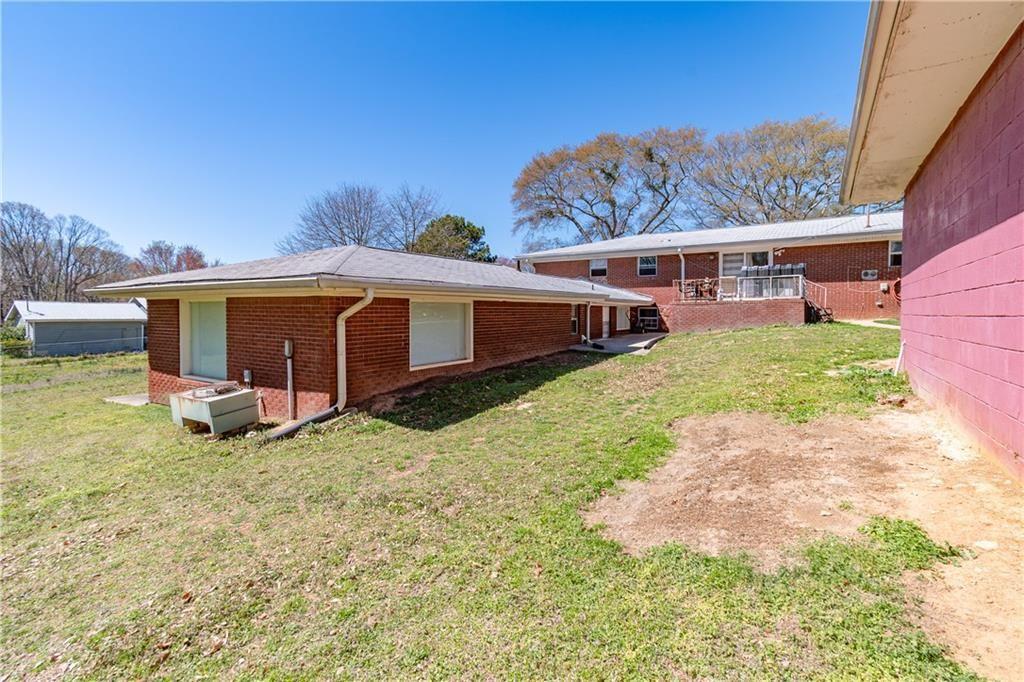 3929 Perry Lane