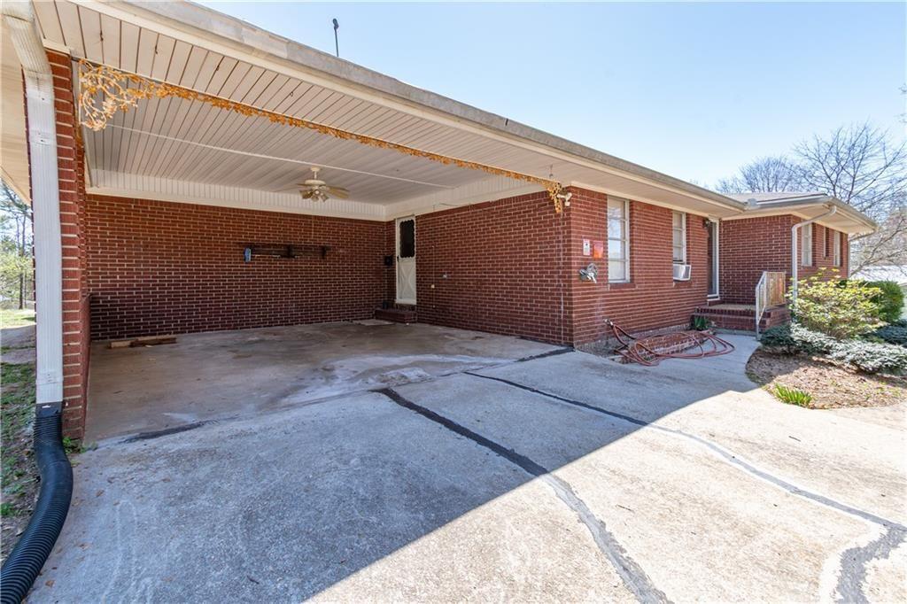 3929 Perry Lane