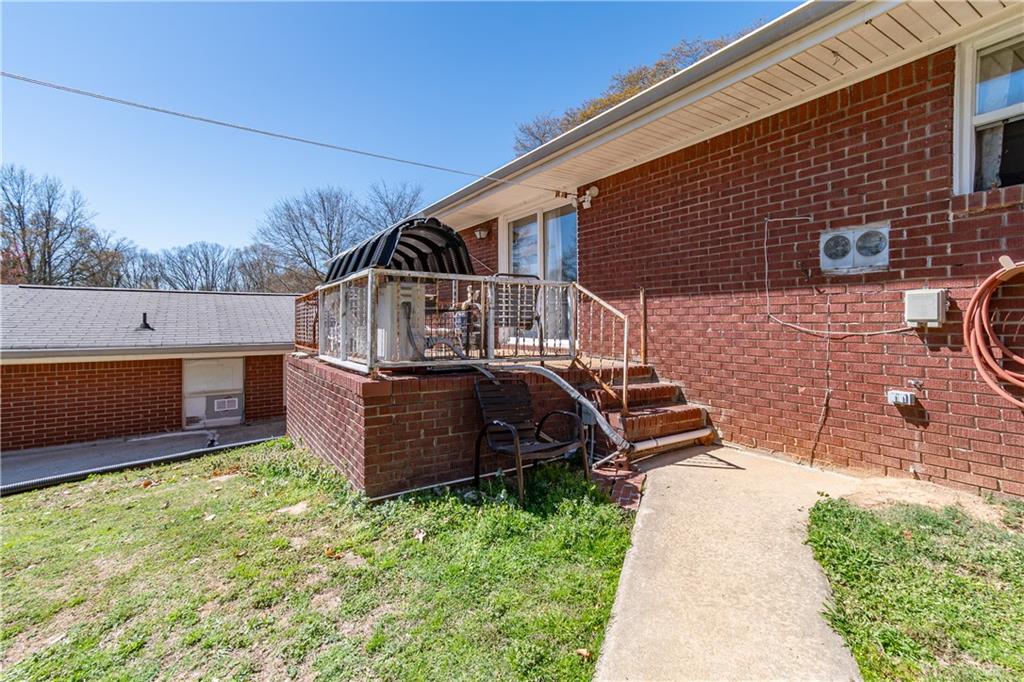 3929 Perry Lane