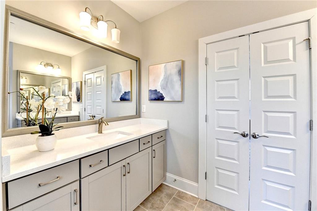 606 Broadview Terrace NE