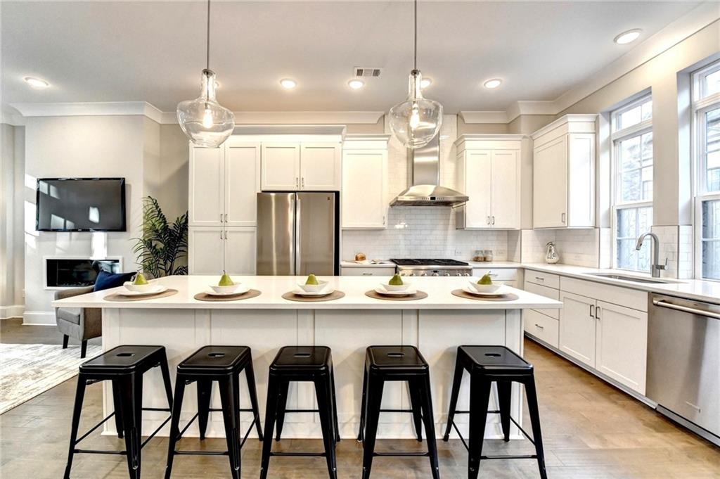 606 Broadview Terrace NE