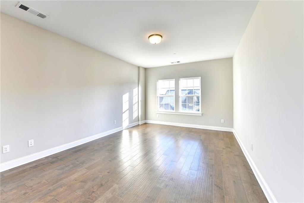 606 Broadview Terrace NE