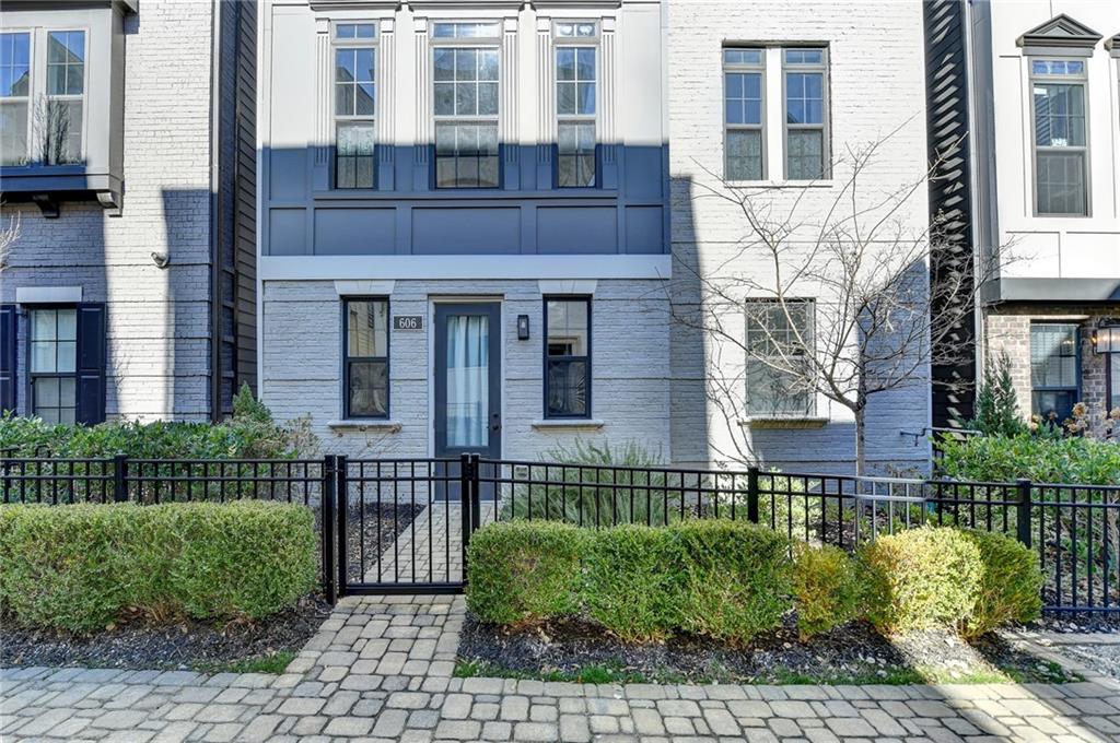 606 Broadview Terrace NE