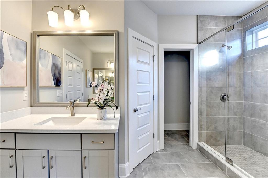 606 Broadview Terrace NE