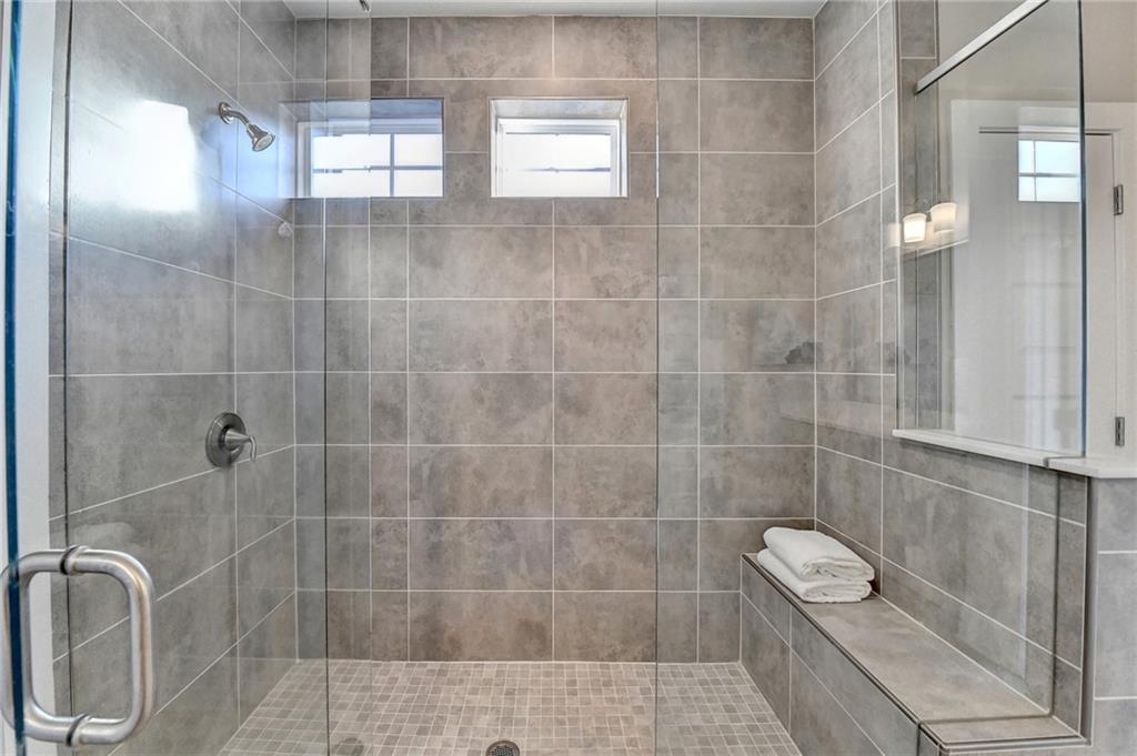 606 Broadview Terrace NE