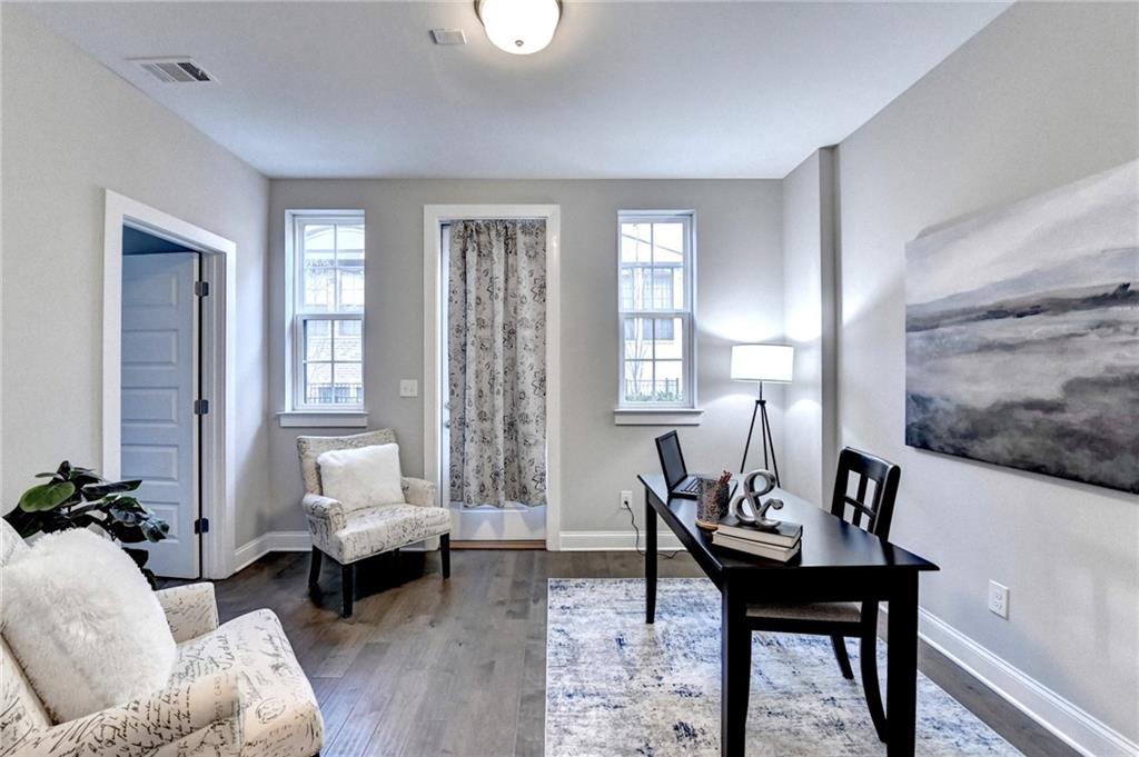 606 Broadview Terrace NE