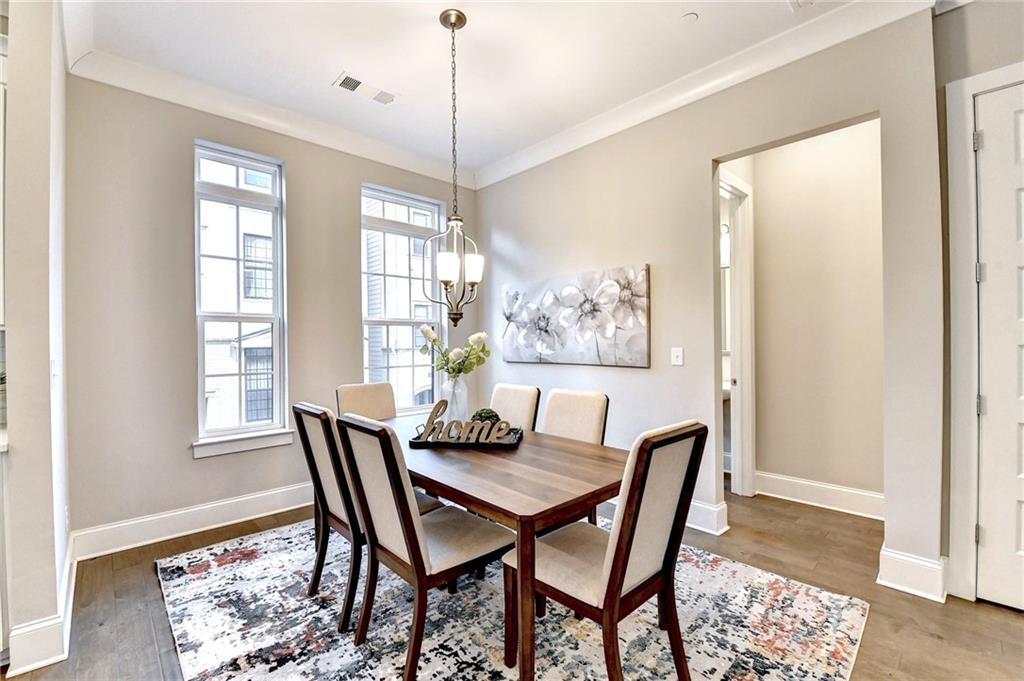 606 Broadview Terrace NE