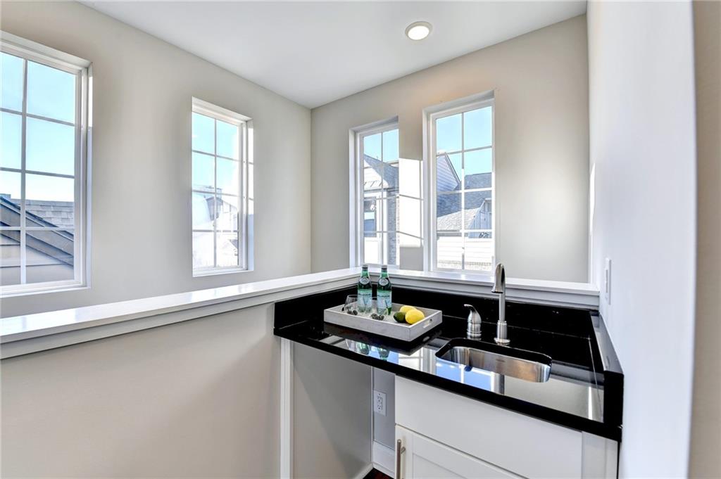 606 Broadview Terrace NE