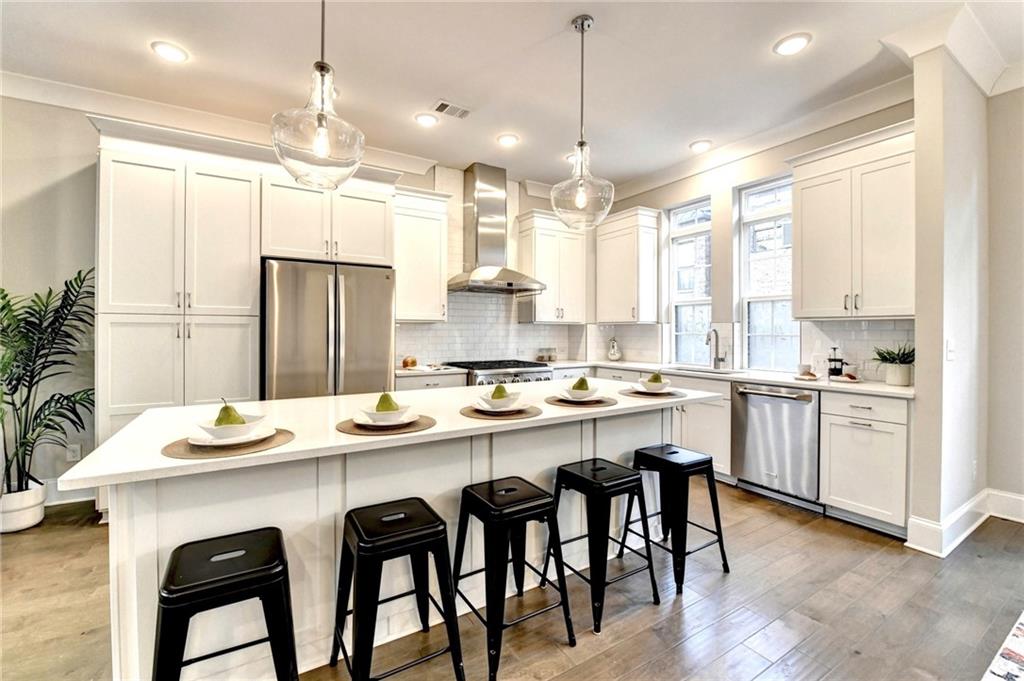 606 Broadview Terrace NE