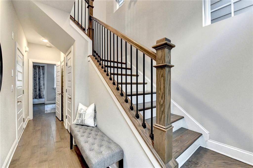 606 Broadview Terrace NE