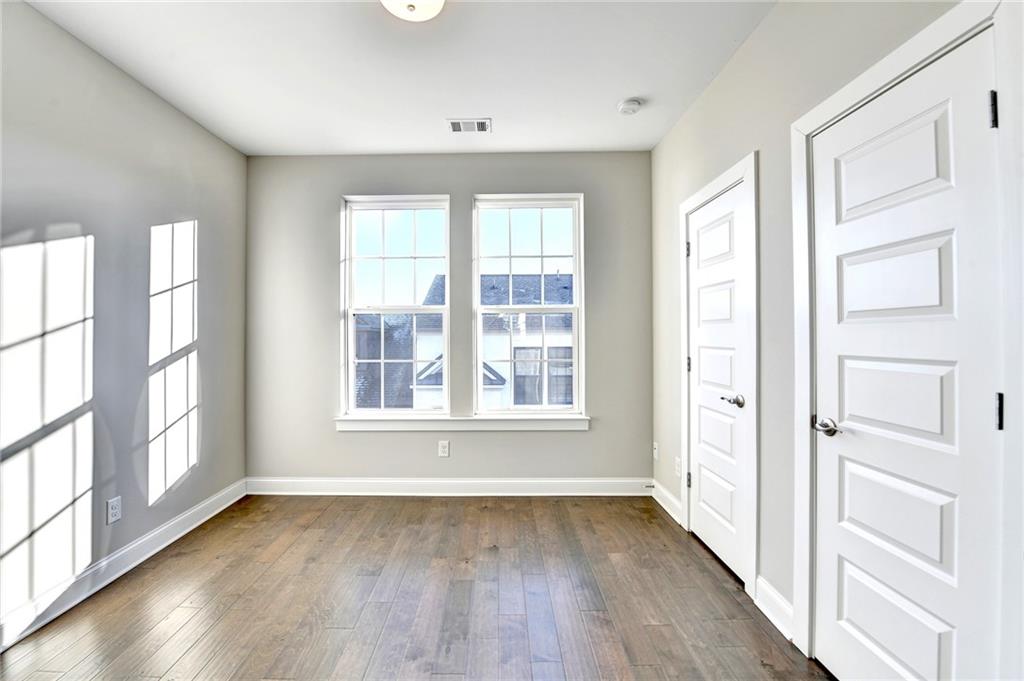 606 Broadview Terrace NE