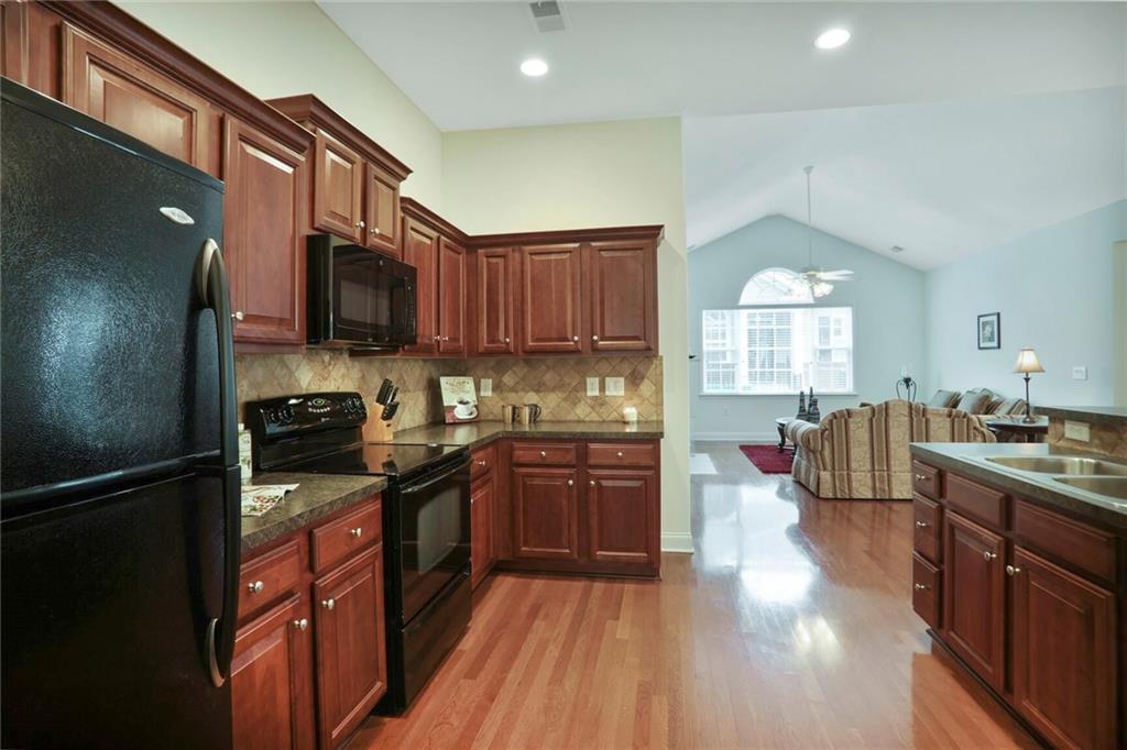 2595 Grapevine Circle