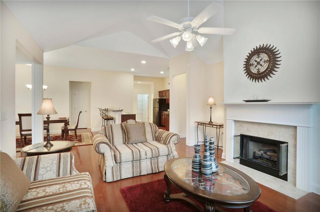 2595 Grapevine Circle