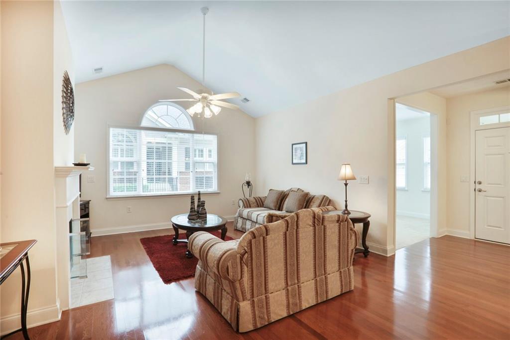 2595 Grapevine Circle
