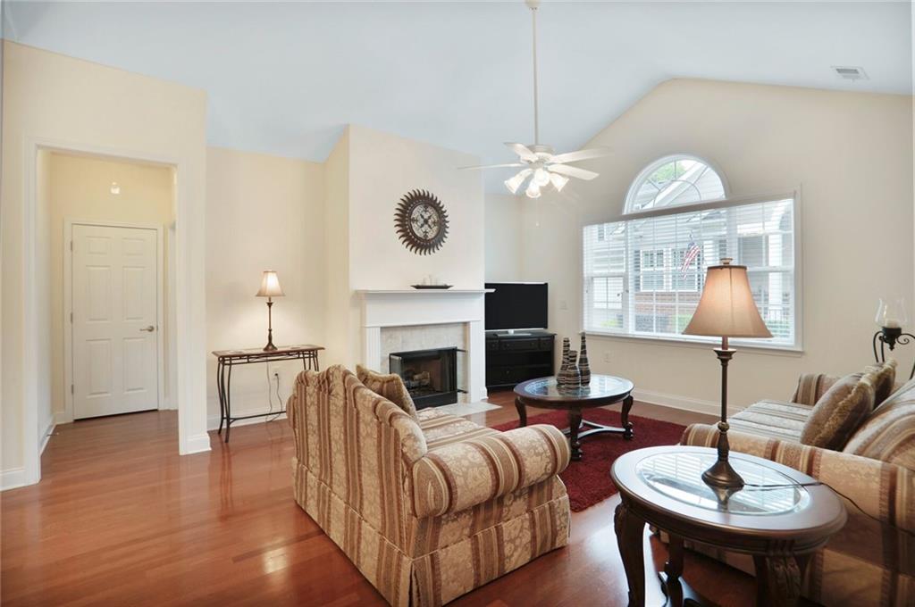 2595 Grapevine Circle