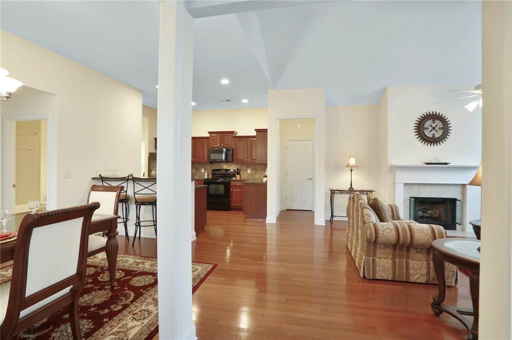 2595 Grapevine Circle