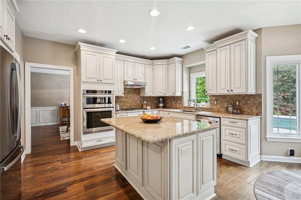 1800 Hunters Moon Drive