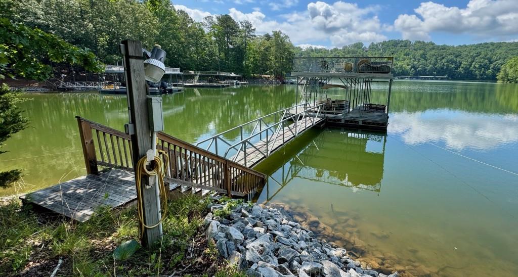 2020 War Hill Park Road