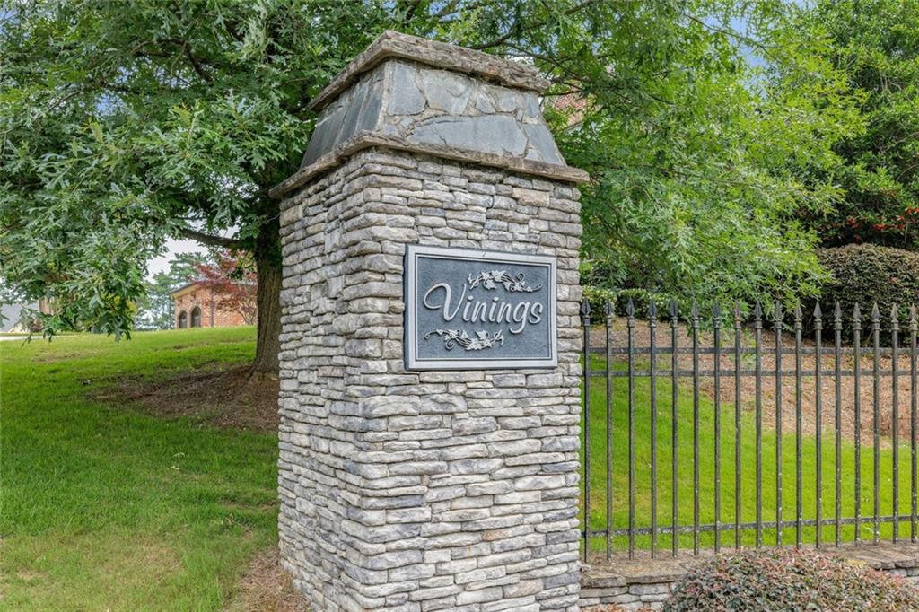 311 Vinings Walk