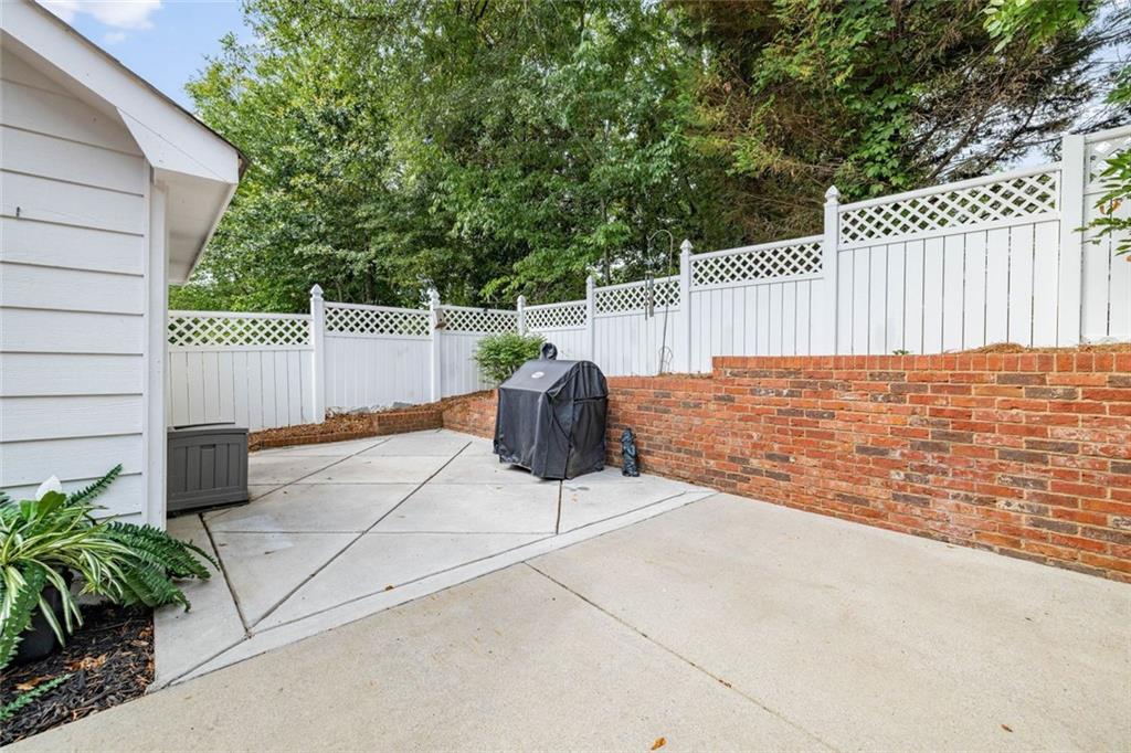 311 Vinings Walk