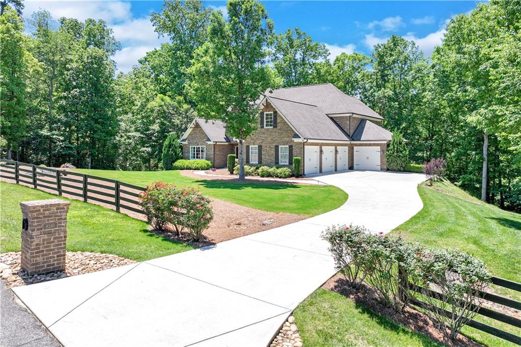 8240 Hurakan Creek Crossing