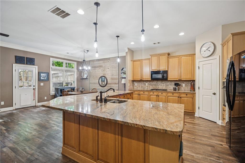 1028 Constitution Way