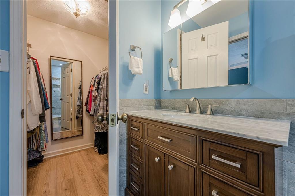 907 Peachtree Forest Terrace