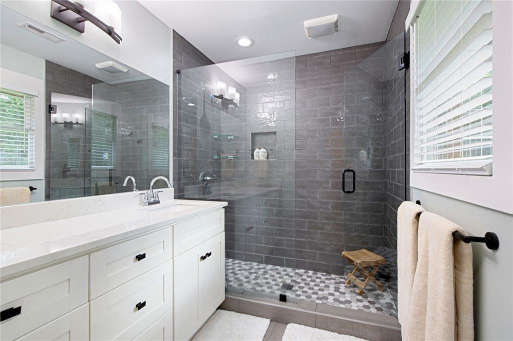 3847 Cloudland Drive Drive SE