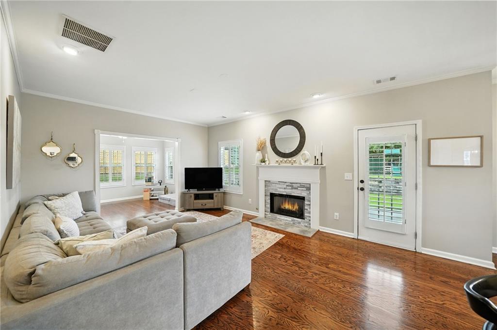 4833 Edinburgh Drive
