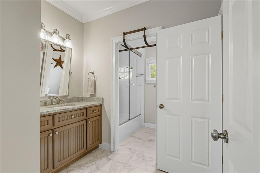 1094 Meadow Bluff Terrace