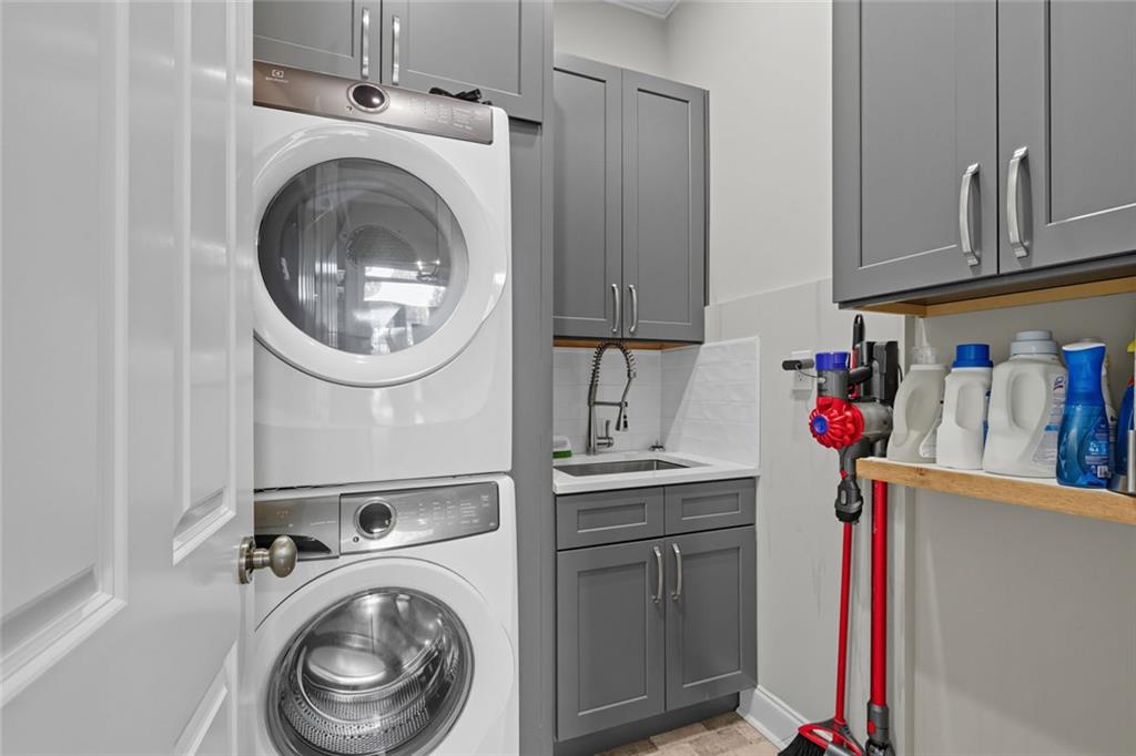 1094 Meadow Bluff Terrace