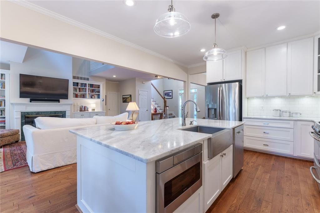 3465 Point View Circle