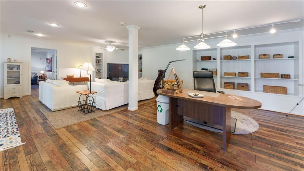 3465 Point View Circle