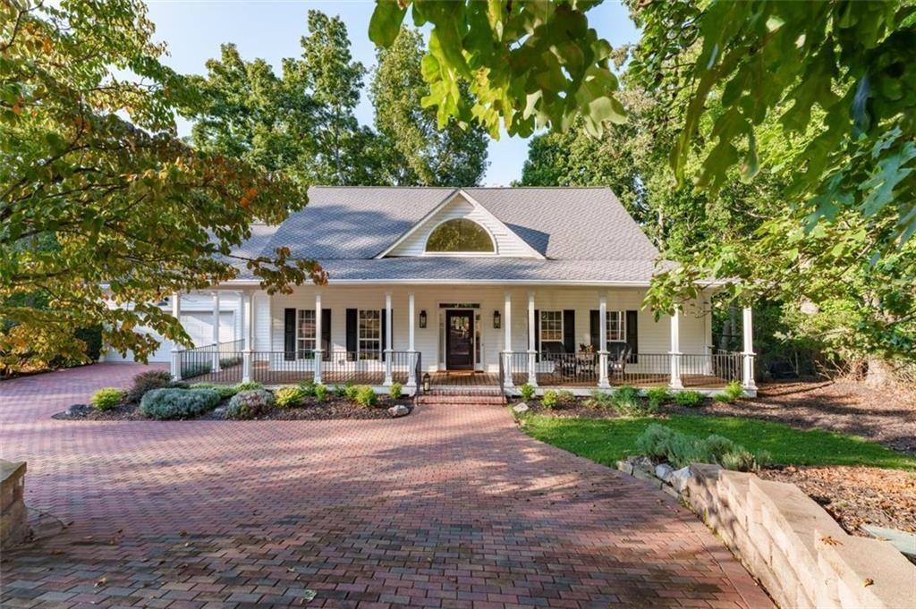 3465 Point View Circle