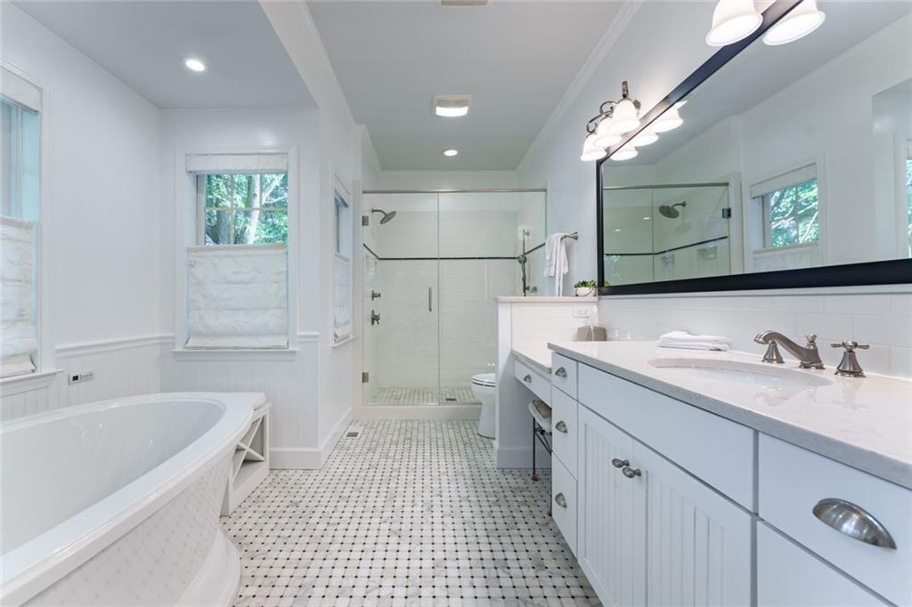 3465 Point View Circle