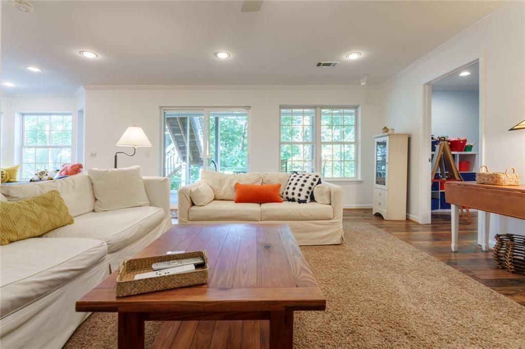 3465 Point View Circle