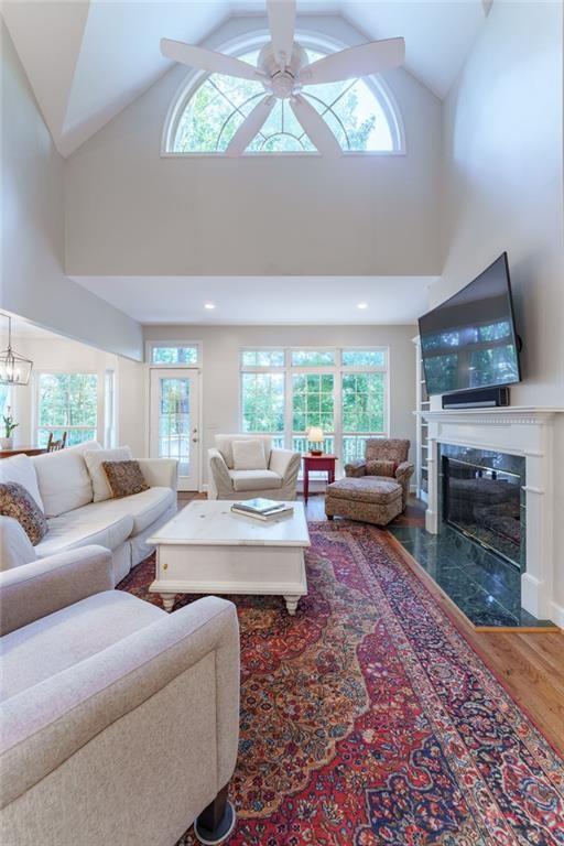 3465 Point View Circle