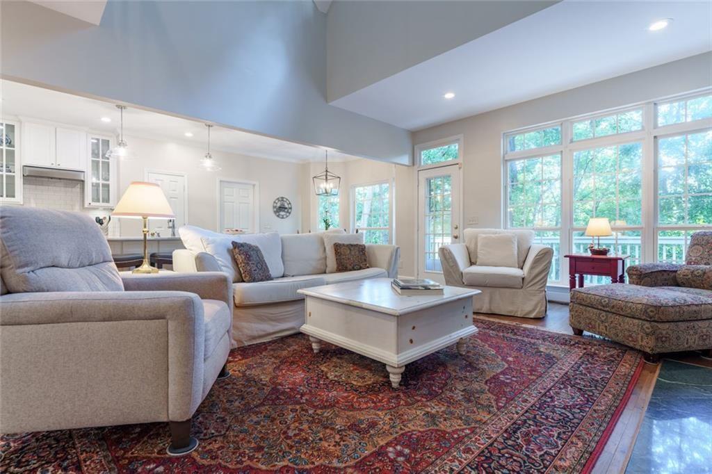 3465 Point View Circle