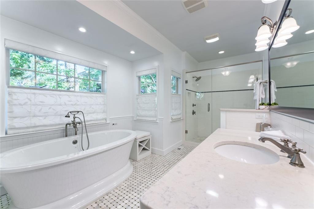 3465 Point View Circle