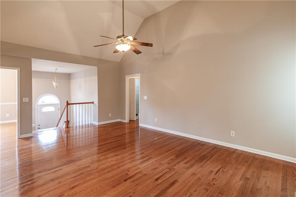 705 Oxford Crest Court NW