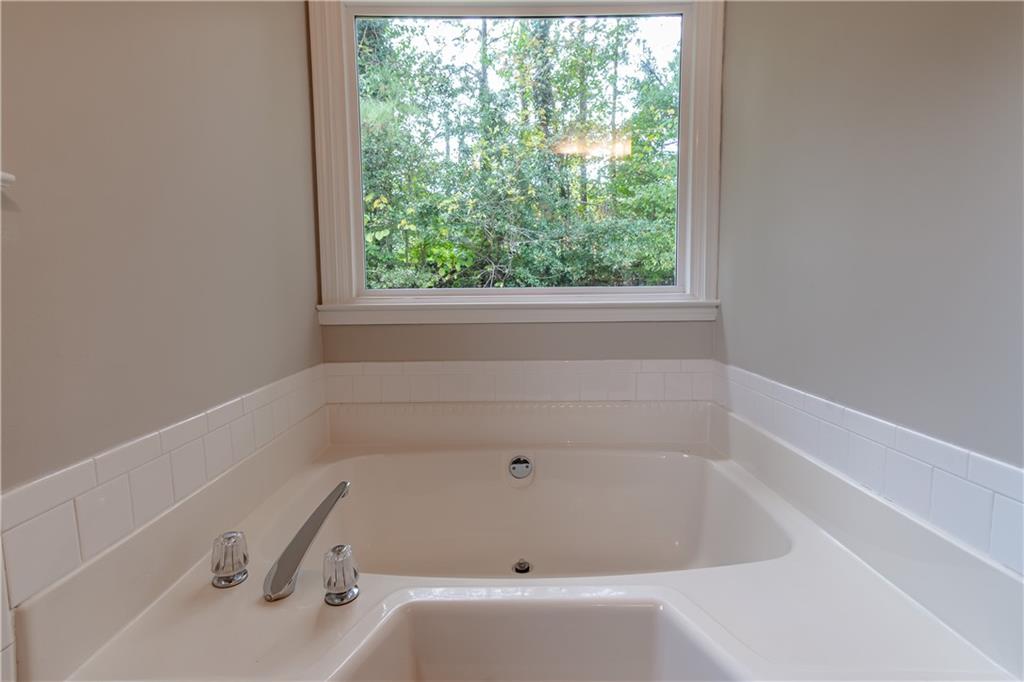 705 Oxford Crest Court NW