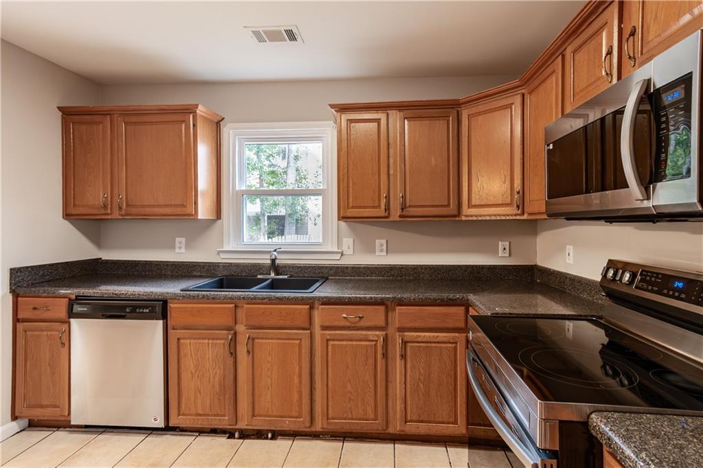 705 Oxford Crest Court NW