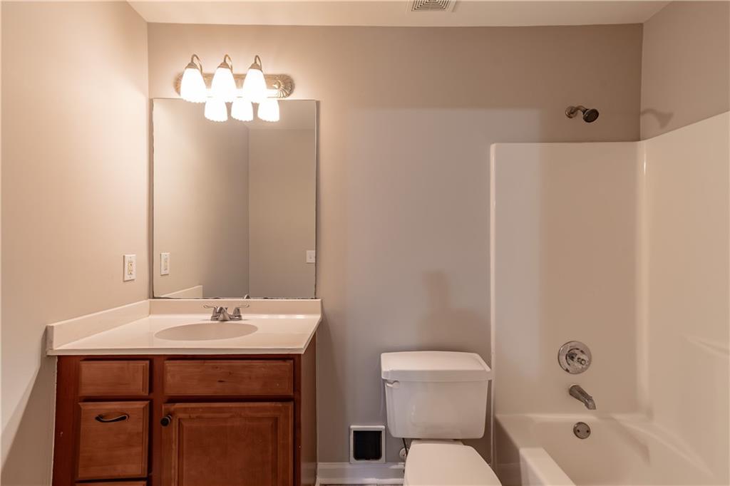 705 Oxford Crest Court NW