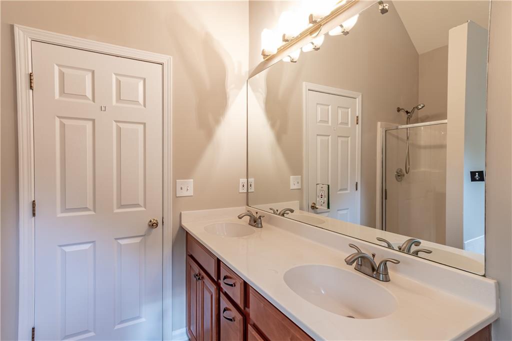 705 Oxford Crest Court NW