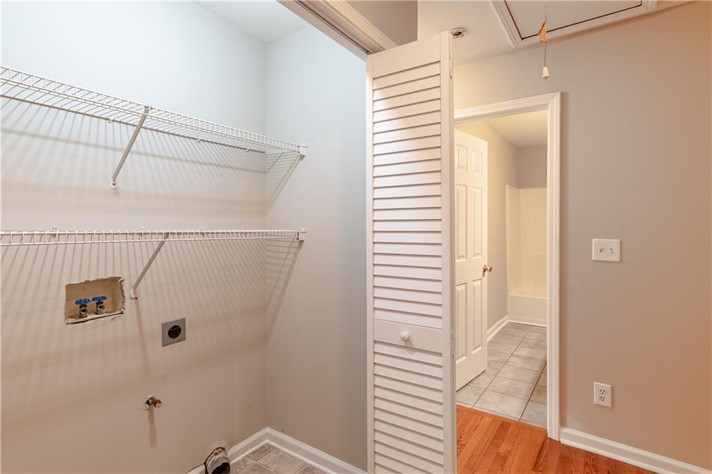 705 Oxford Crest Court NW