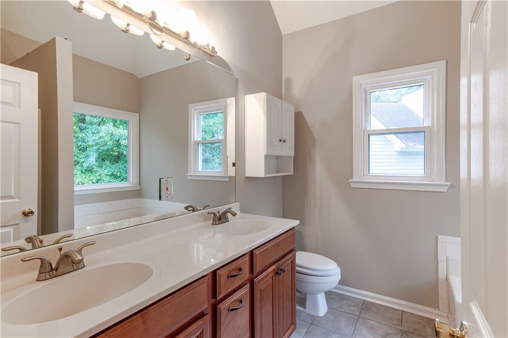 705 Oxford Crest Court NW