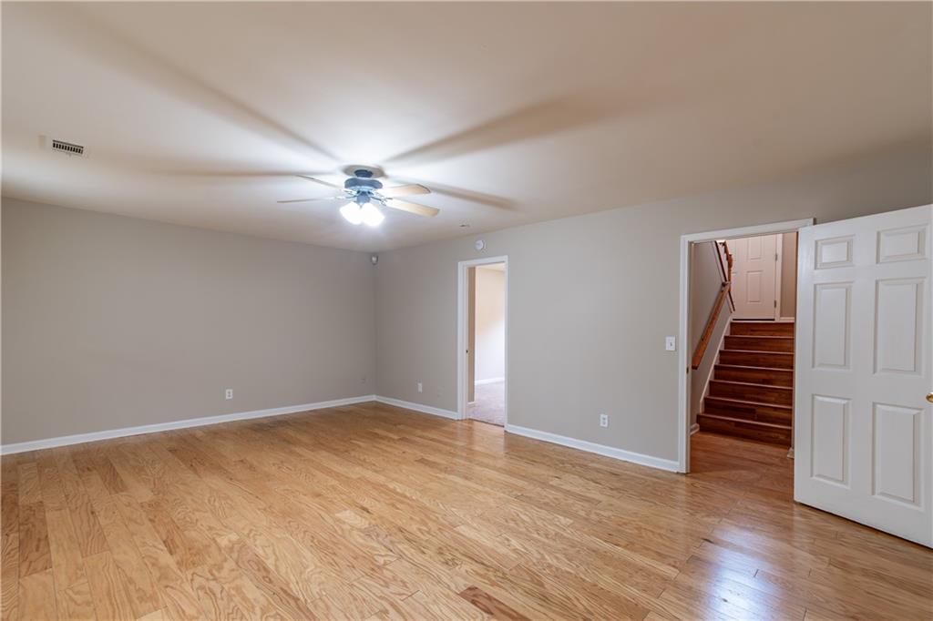 705 Oxford Crest Court NW