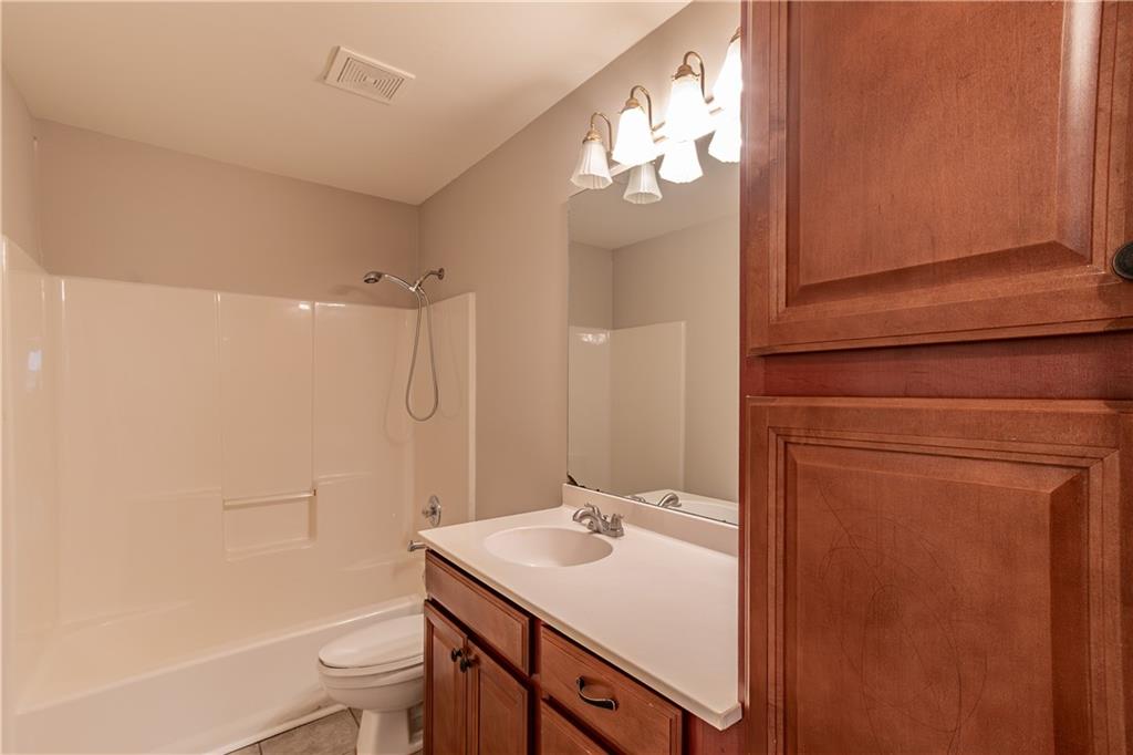 705 Oxford Crest Court NW