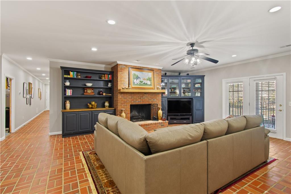 4541 Montclair Circle